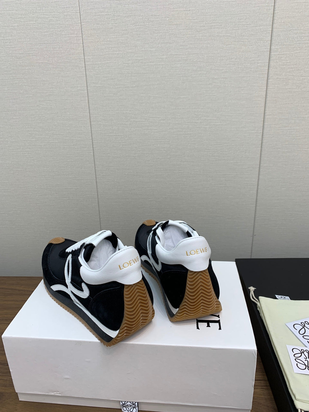 LW FLOW RUNNER SNEAKER BLACK-BROWN SUEDE
