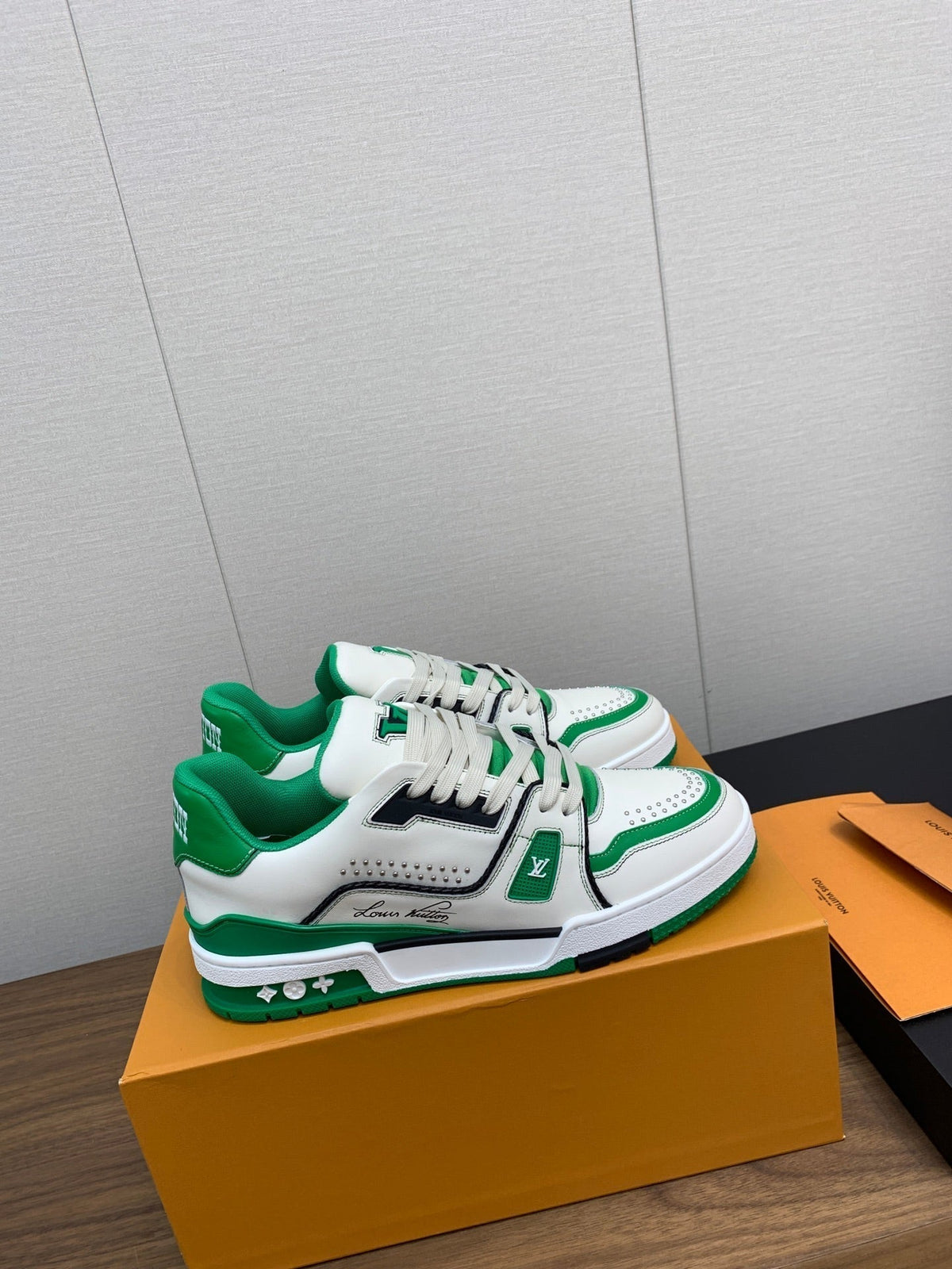 LV WOMEN'S TRAINER IN WHITE MIX GREEN CALFSKIN