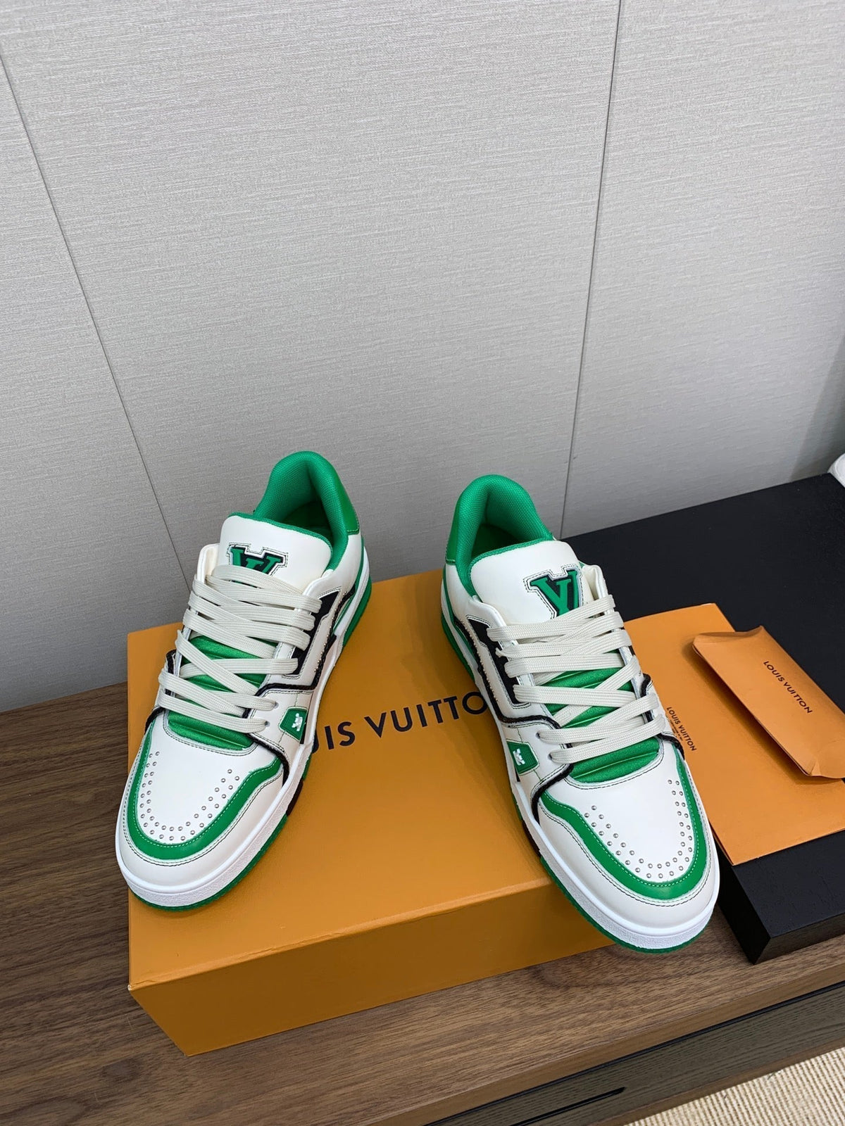 LV WOMEN'S TRAINER IN WHITE MIX GREEN CALFSKIN