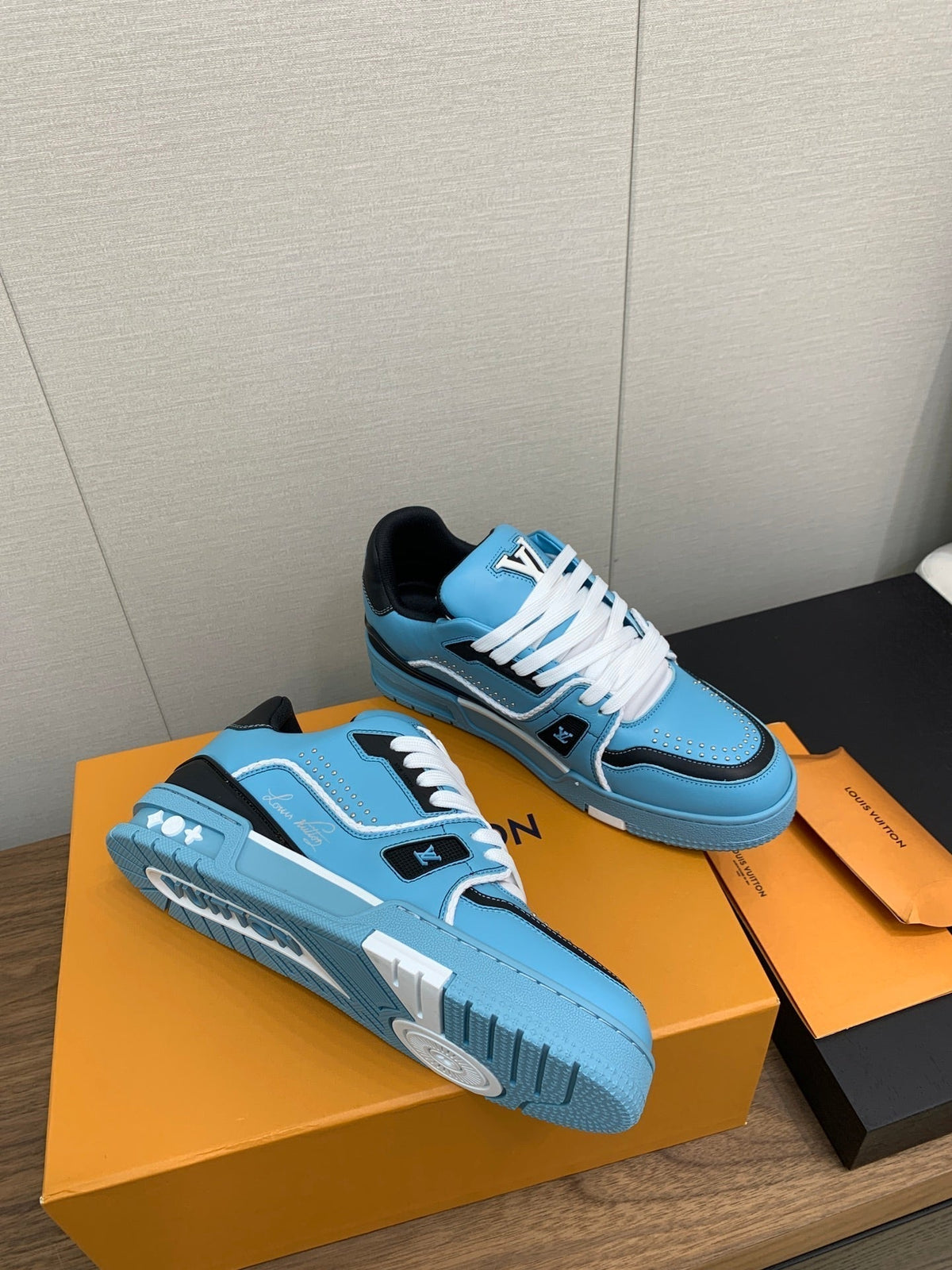 LV WOMEN'S TRAINER IN CERULEAN BLUE CALFSKIN