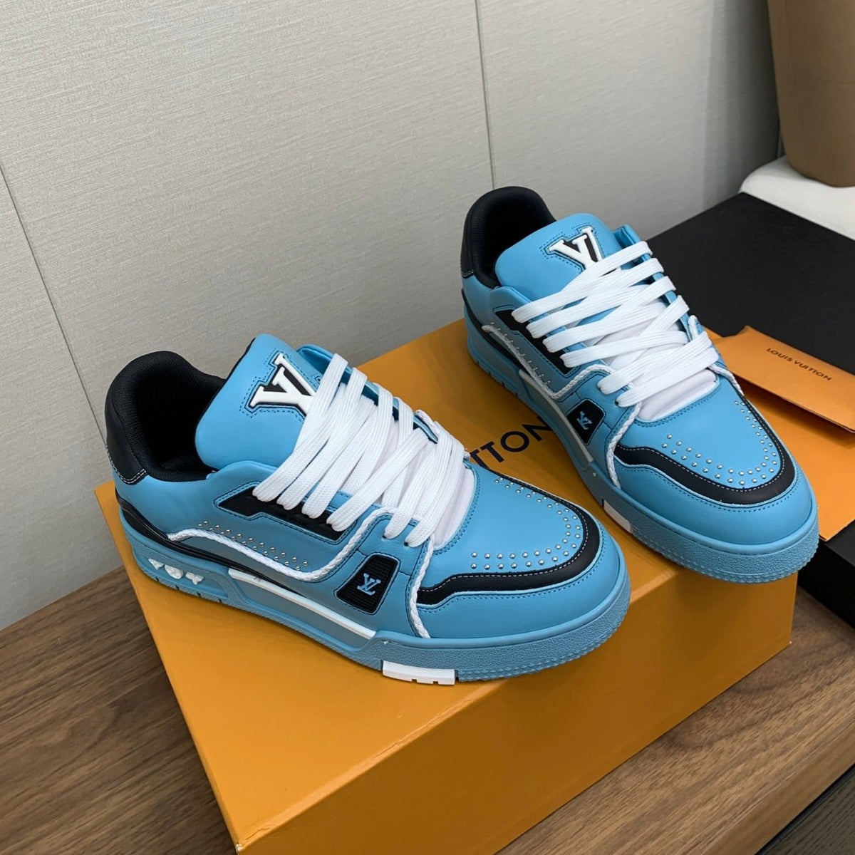 LV WOMEN'S TRAINER IN CERULEAN BLUE CALFSKIN