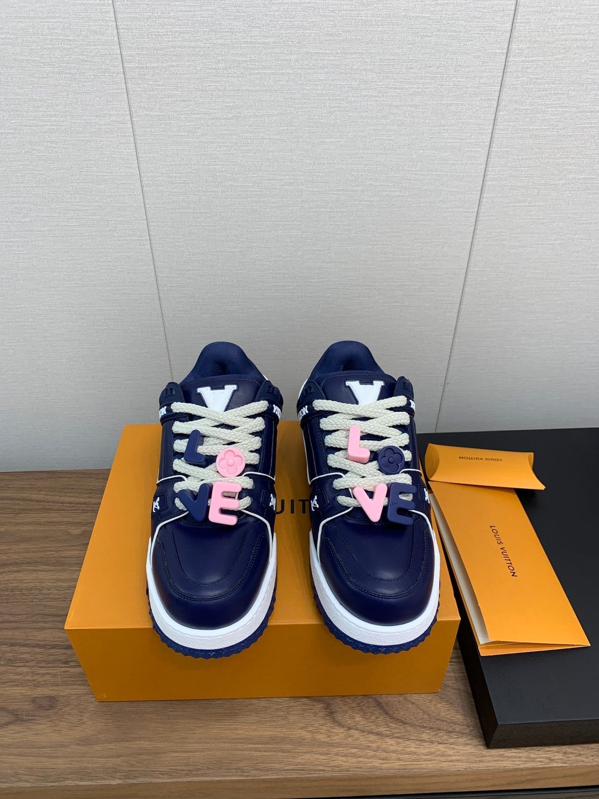 LV WOMEN'S TRAINER IN NAVY BLUE CALFSKIN