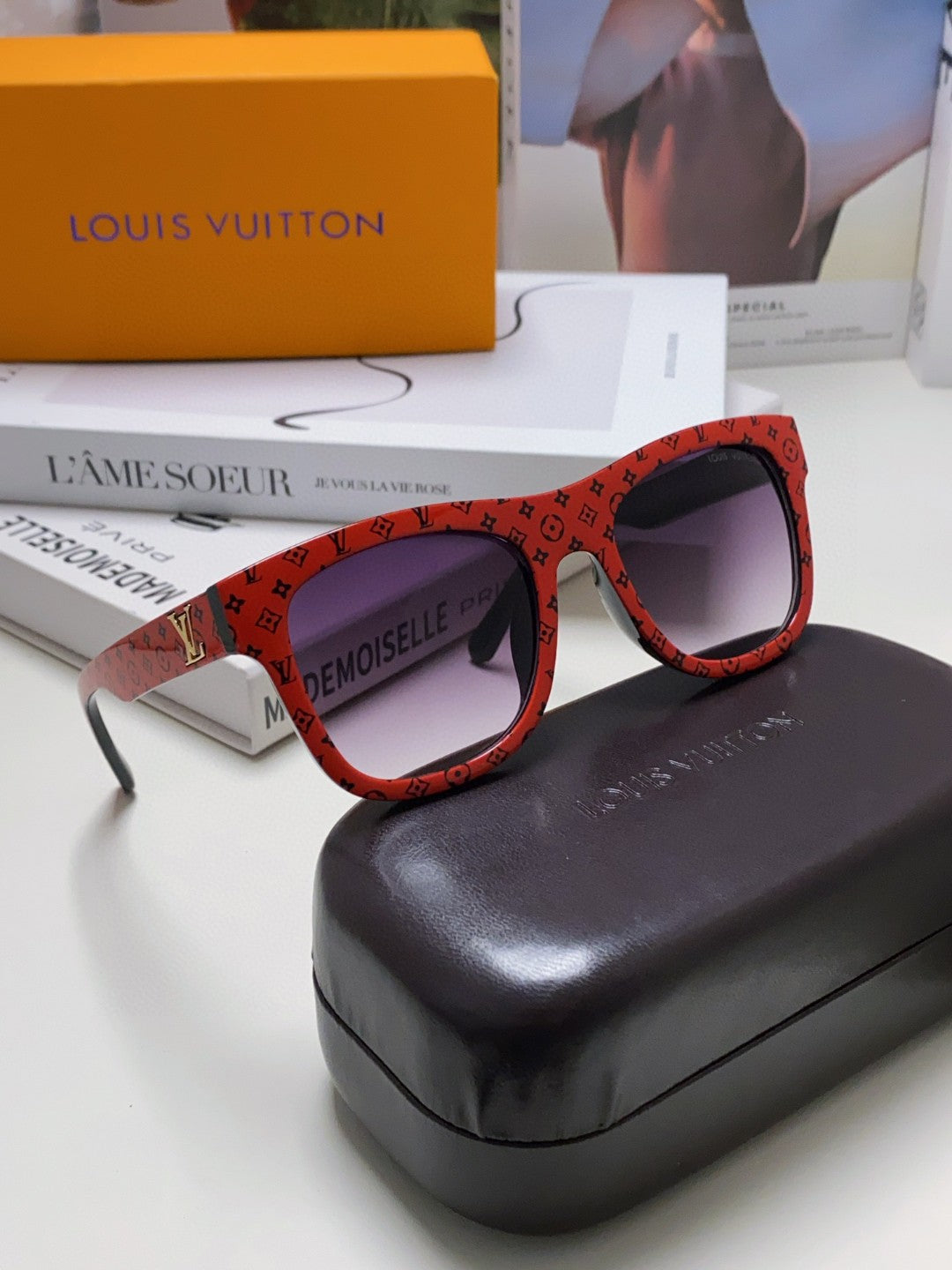 MONOGRAM SUNGLASS 581385 IN RED ACETATE FRAME