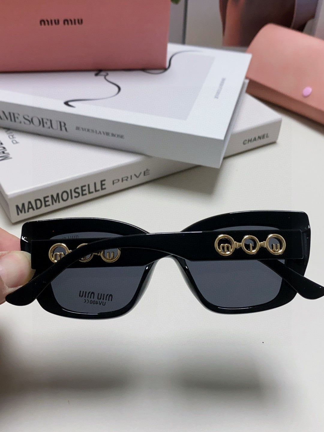 LOGO CAT EYE SUNGLASSES 513005 IN BLACK ACETATE