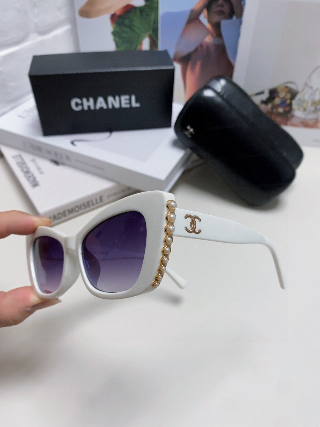 CAT EYE SUNGLASSES 632700 IN WHITE ACETATE EMBOSSED PEARL