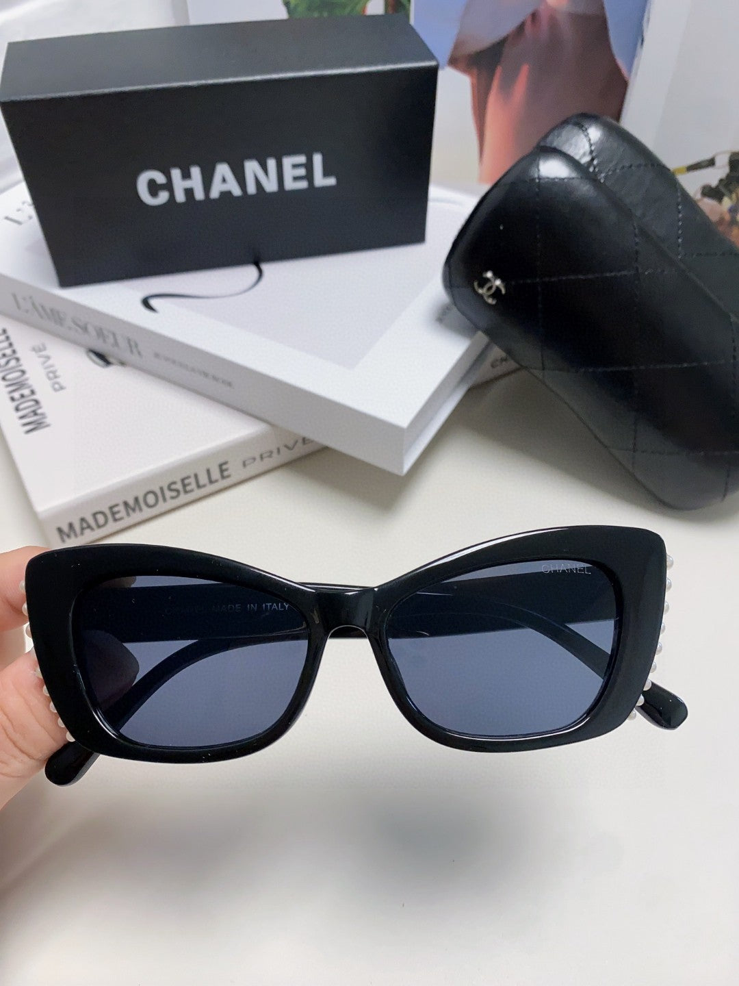 CAT EYE SUNGLASSES 632701 IN BLACK ACETATE EMBOSSED PEARL