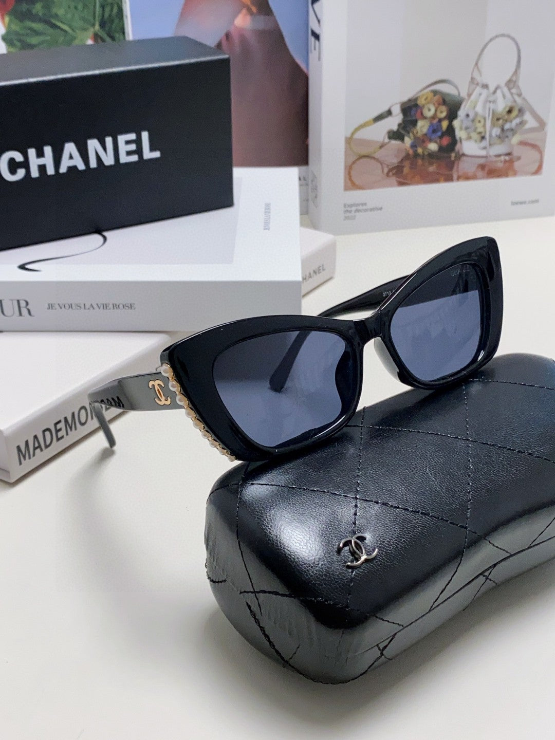 CAT EYE SUNGLASSES 632701 IN BLACK ACETATE EMBOSSED PEARL