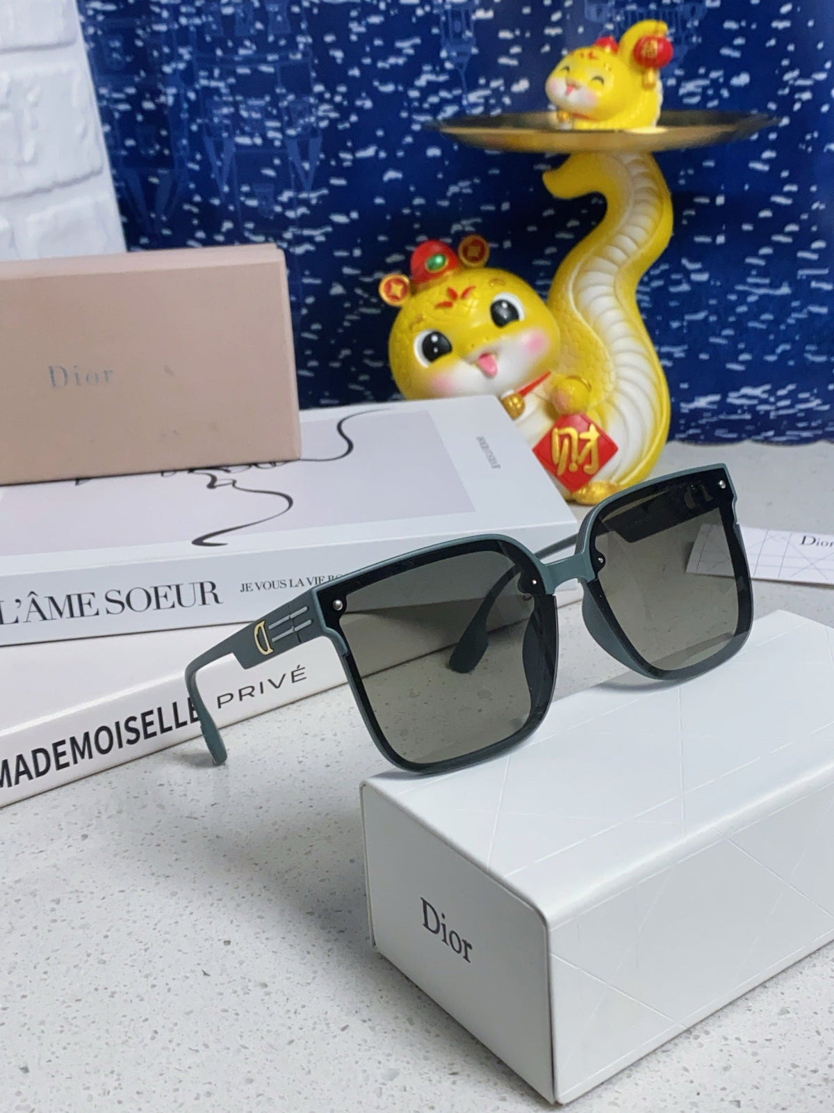 MONTAIGNE SUNGLASS 560860 IN TAN GREEN ACETATE
