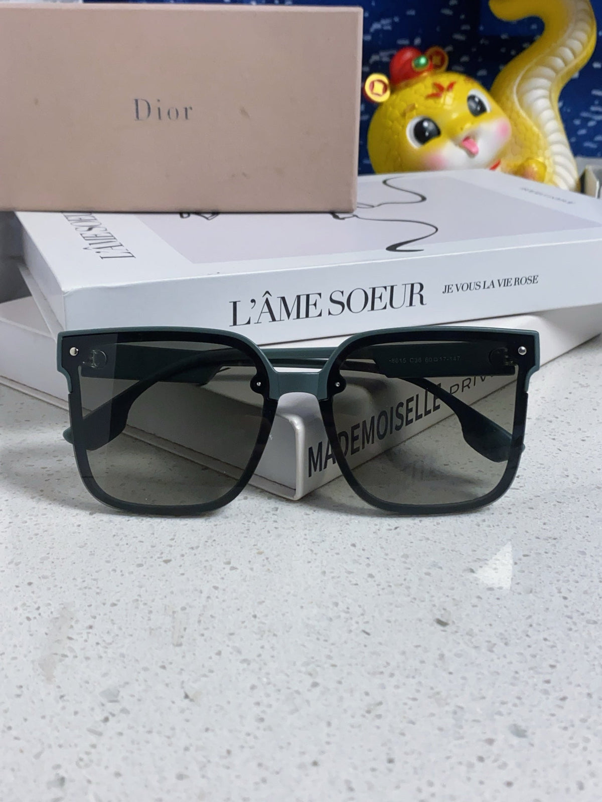 MONTAIGNE SUNGLASS 560860 IN TAN GREEN ACETATE