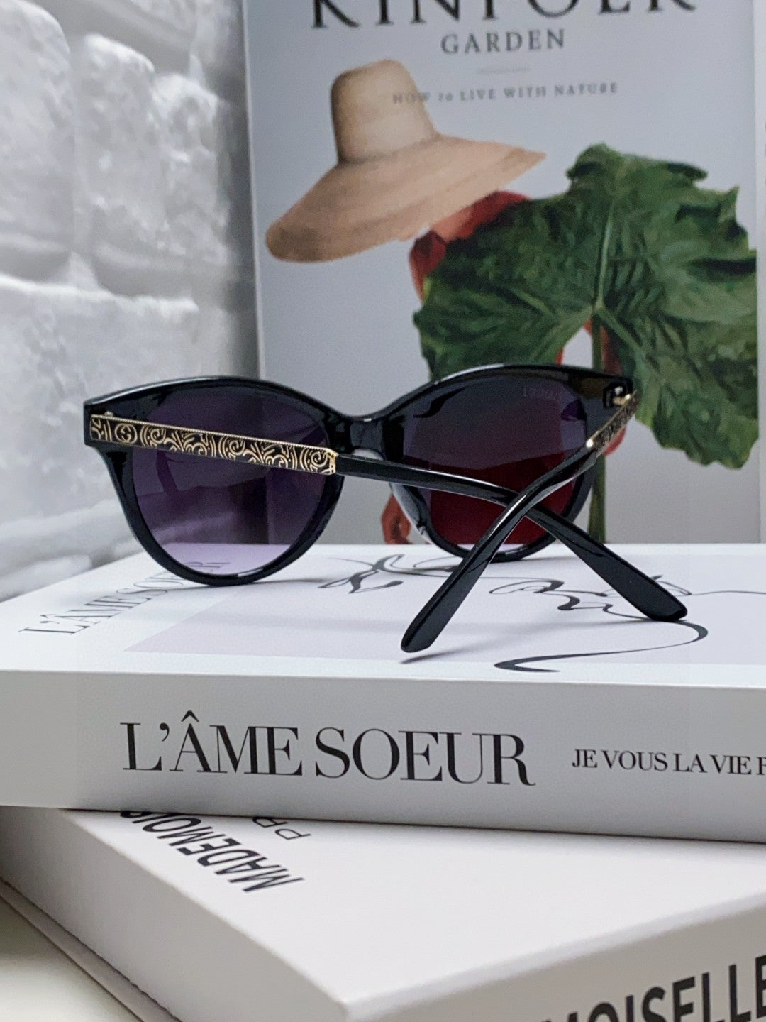 BEE EMBELLISHED BUTTERFLY FRAME SUNGLASSES 570242 IN ACETATE