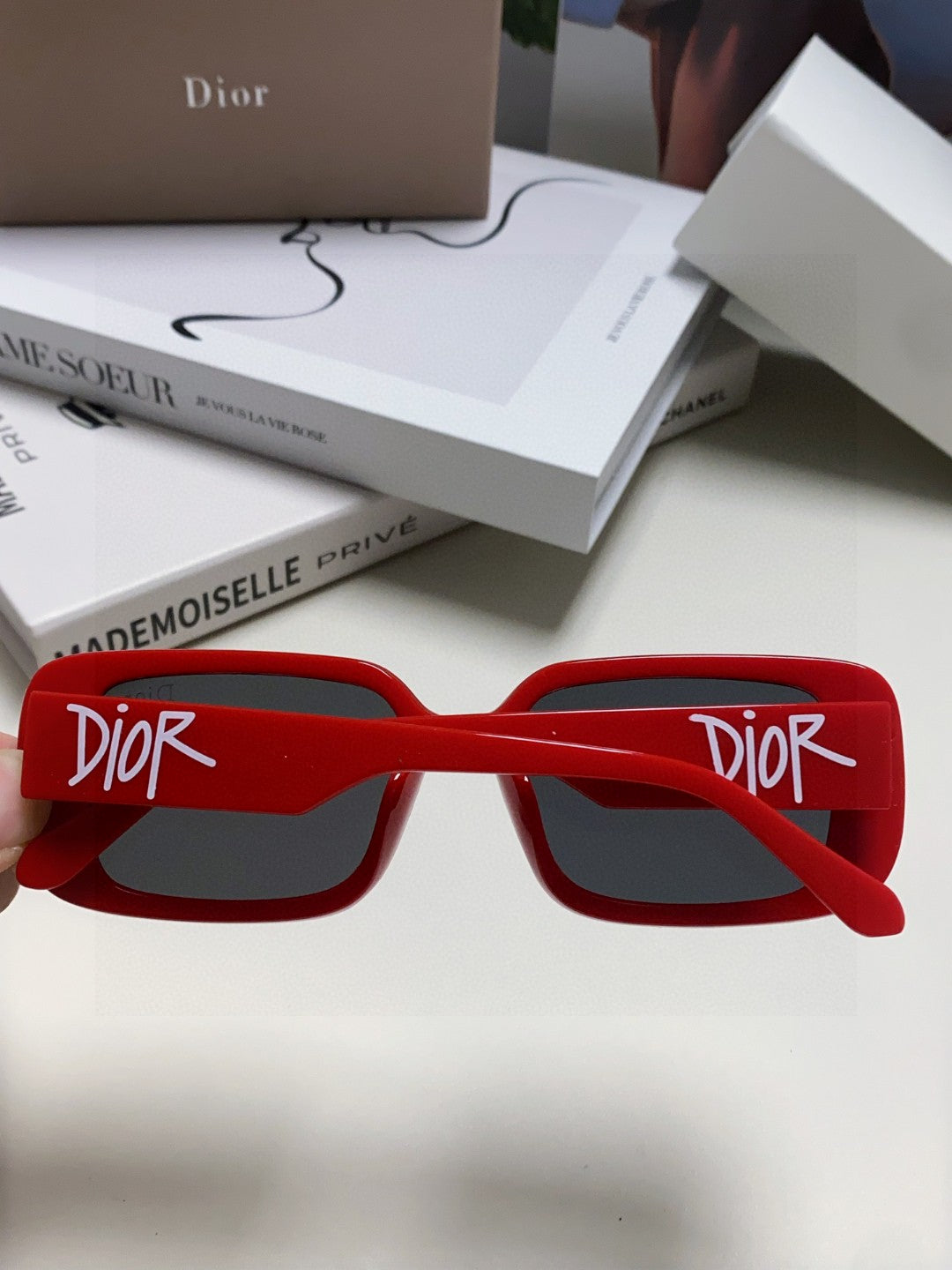 MONTAIGNE SUNGLASS 571592 IN RED ACETATE TEXT LOGO