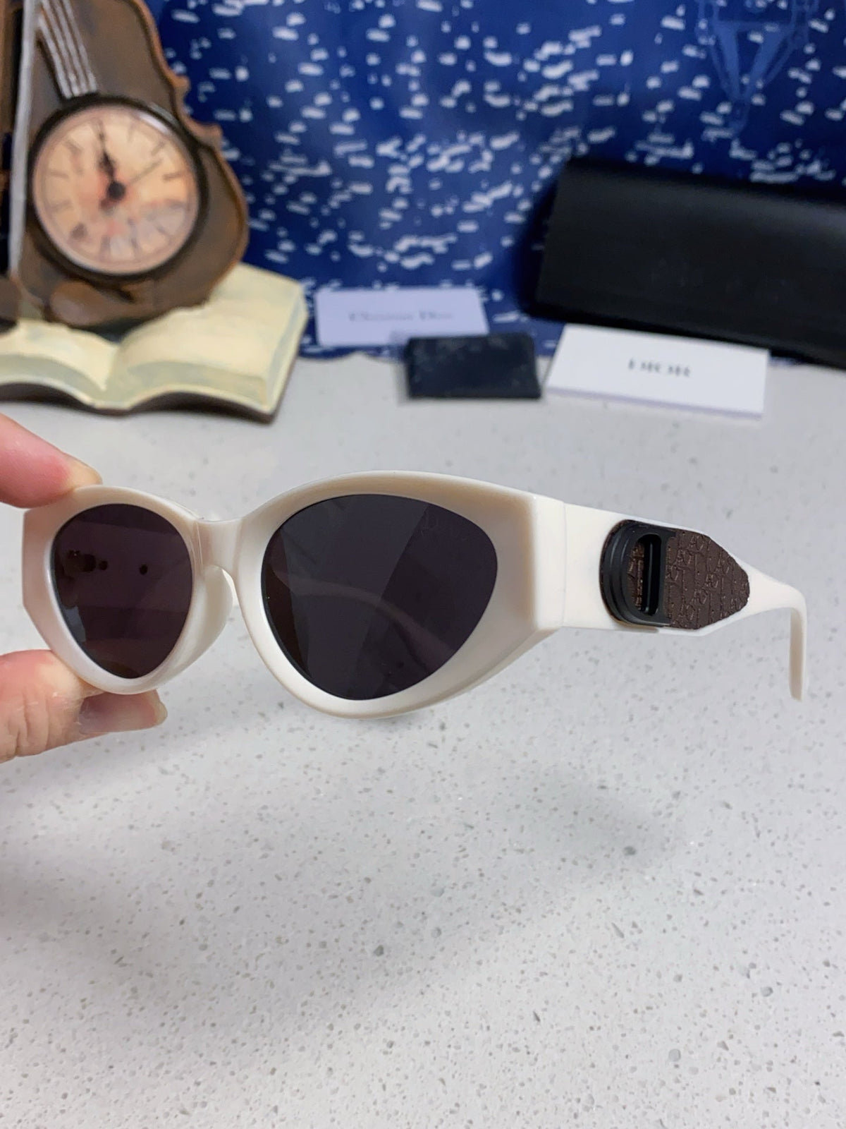 MONTAIGNE SUNGLASS 578113 IN OFF WHITE ACETATE