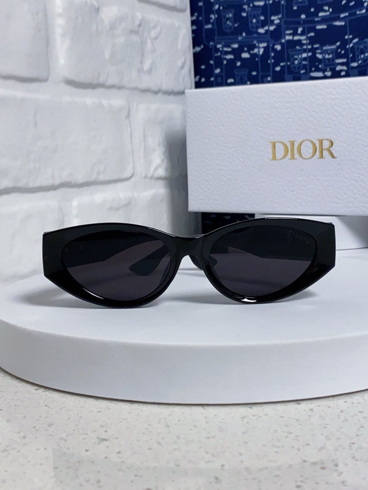 MONTAIGNE SUNGLASS 578115 IN BLACK ACETATE