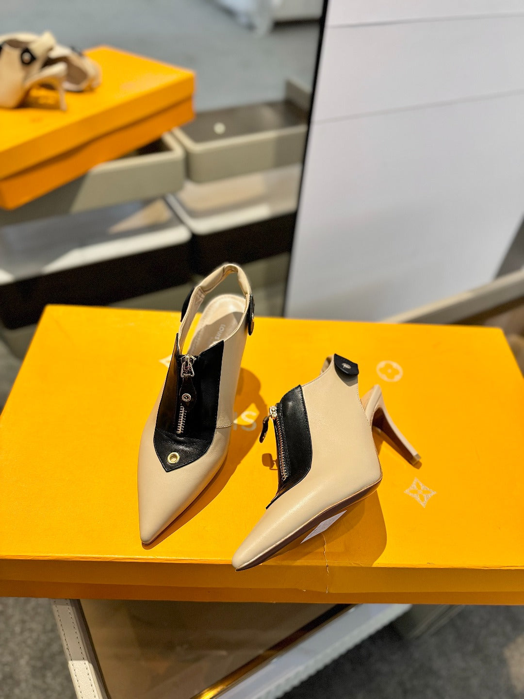 ALLURE HIGH 8 CM SLINGBACK IN SAND BROWN CALFSKIN