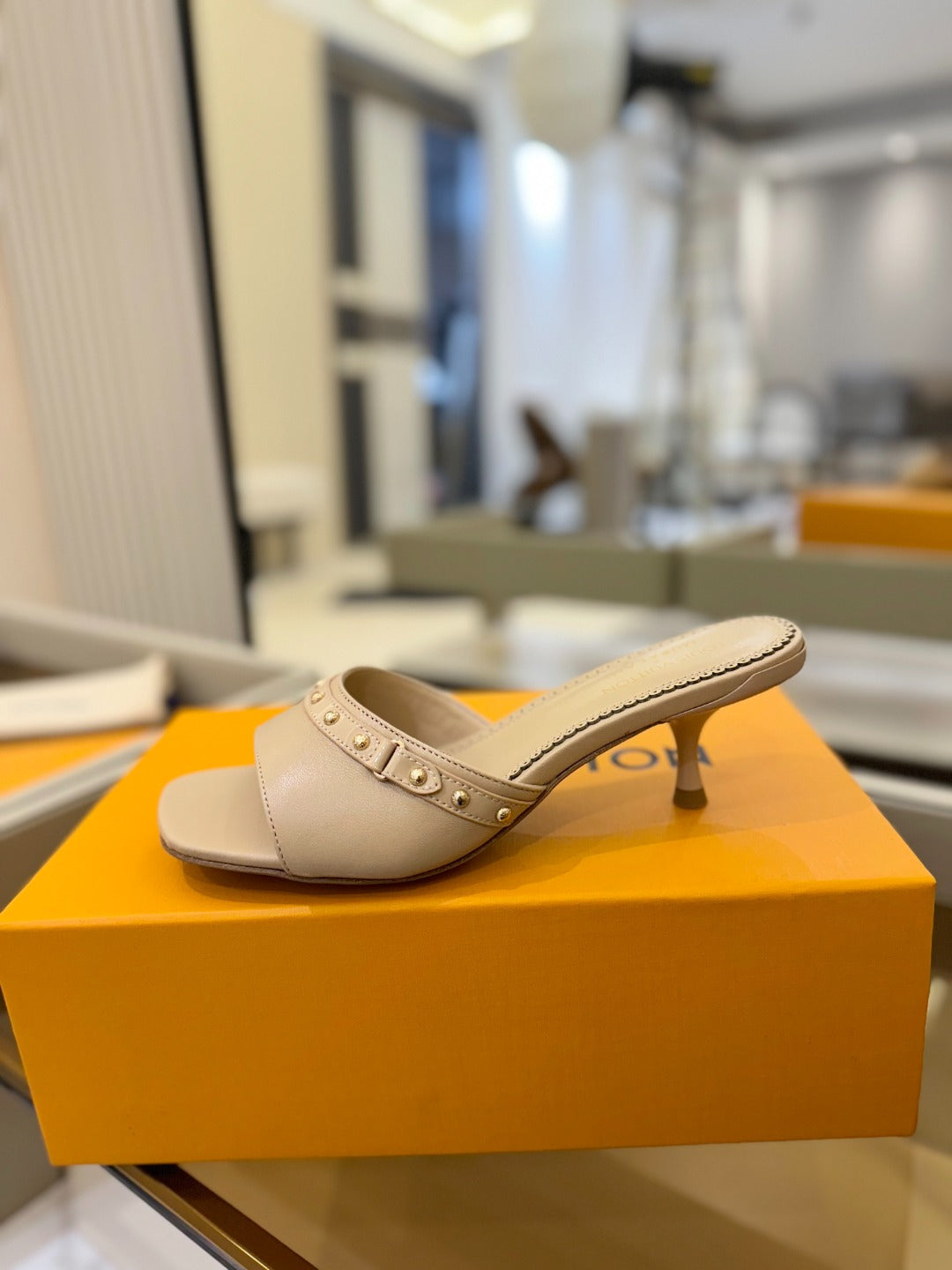 LV X TM 6AM HIGH 4 CM MULE IN LINEN TAN CALFSKIN