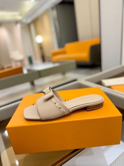 LV X TM 6AM FLAT MULE IN LINEN TAN CALFSKIN
