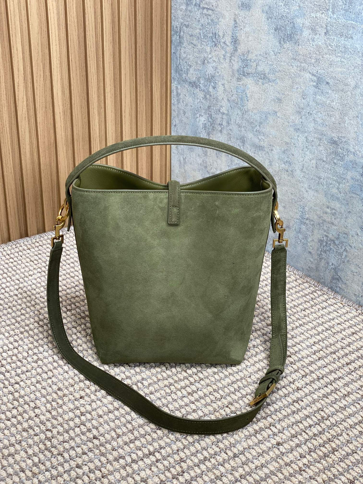 LE 37 SMALL BUCKET BAG 25 IN HUNTER GREEN SUEDE GOLD HARDWARE