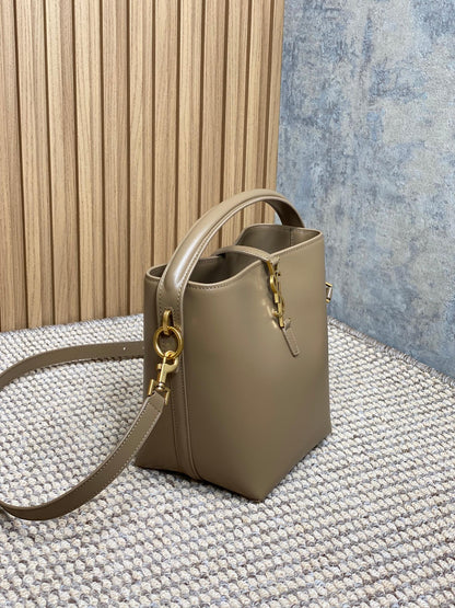 LE 37 SMALL BUCKET BAG 20 IN CEDAR BROWN CALFSKIN GOLD HARDWARE
