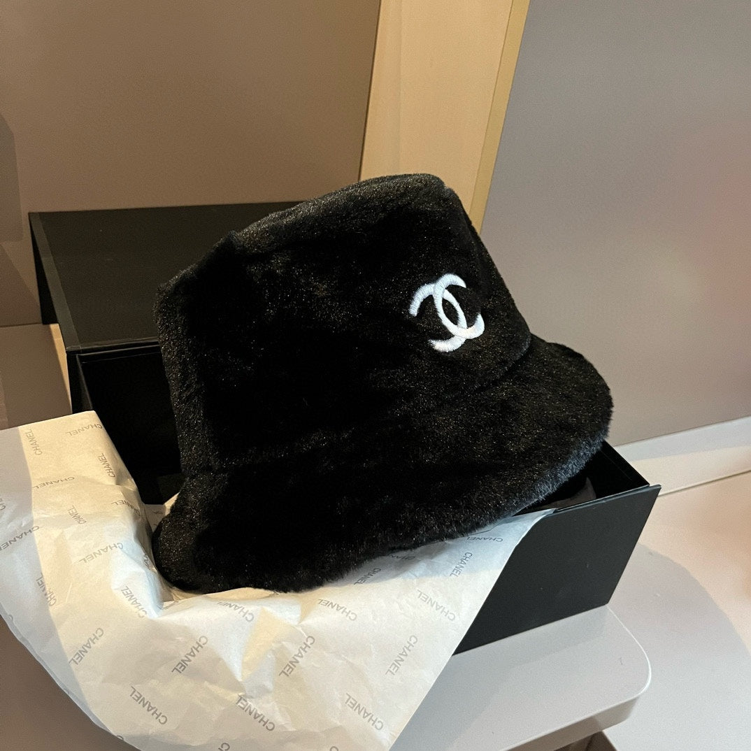 BUCKET HAT IN BLACK FLEECE 429805