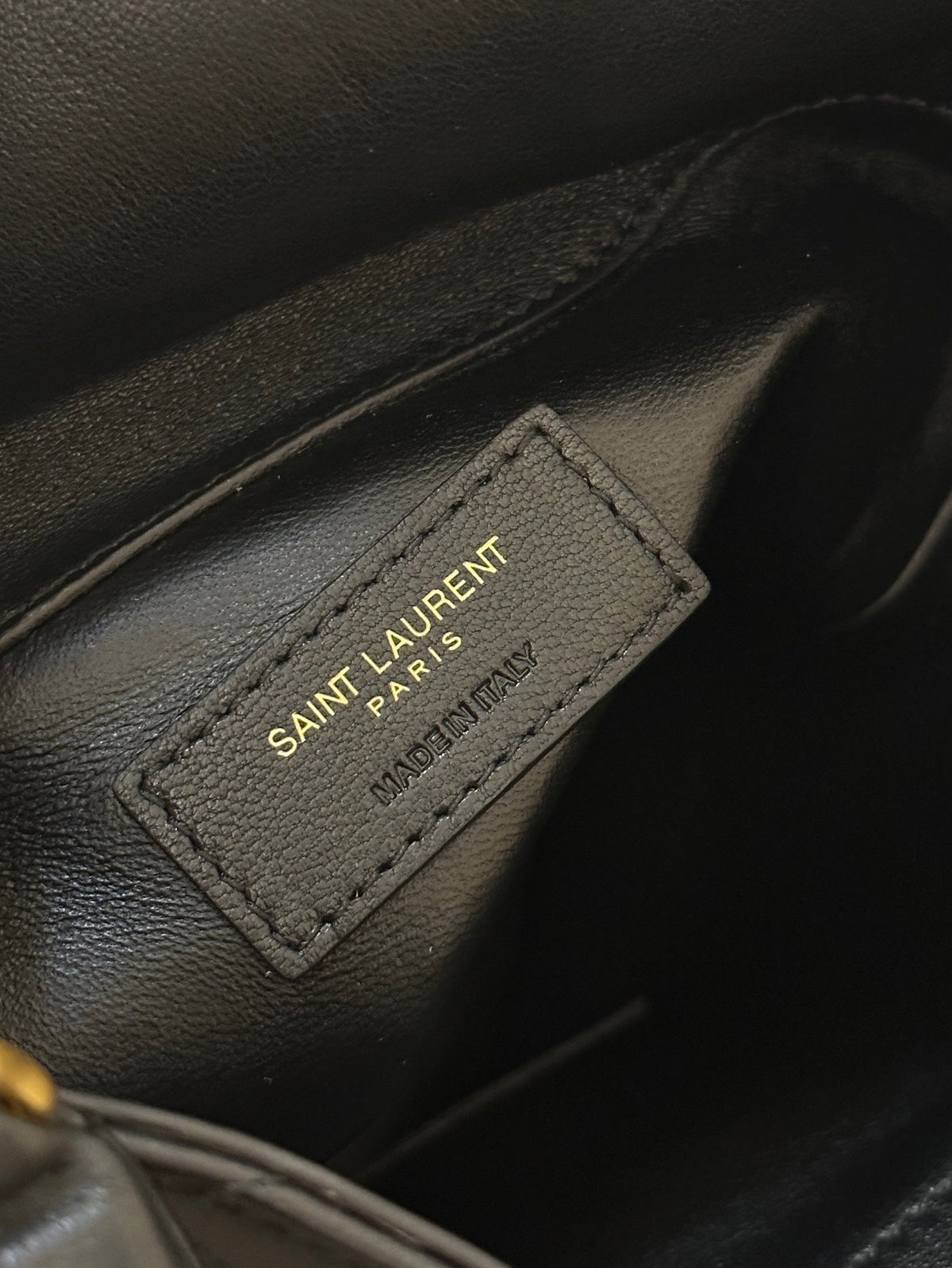 19 FLAP BUCKET BAG BLACK CALFSKIN