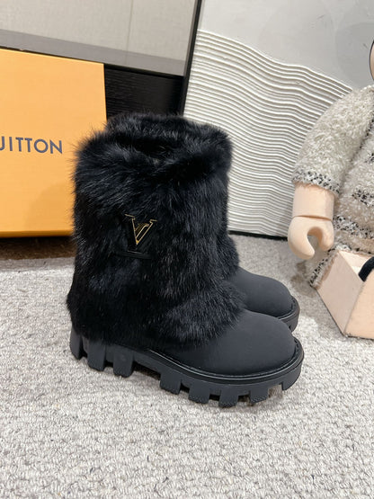 ANKLE BOOTS IN BLACK CALFSKIN WITH MINK FUR