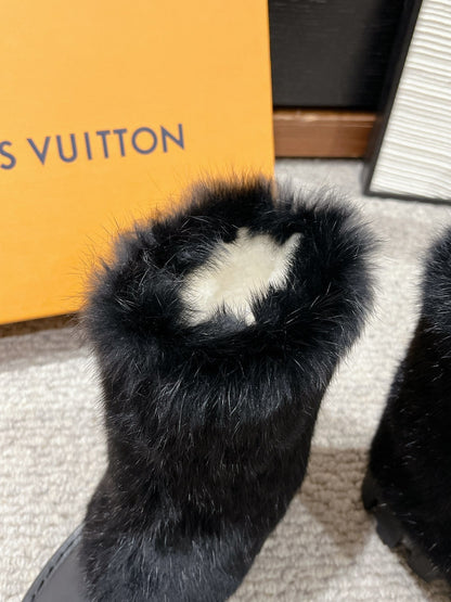 ANKLE BOOTS IN BLACK CALFSKIN WITH MINK FUR