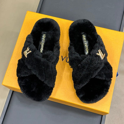 LV WOMEN'S SUNSET COMFORT FLAT MULE IN BLACK FLEECE
