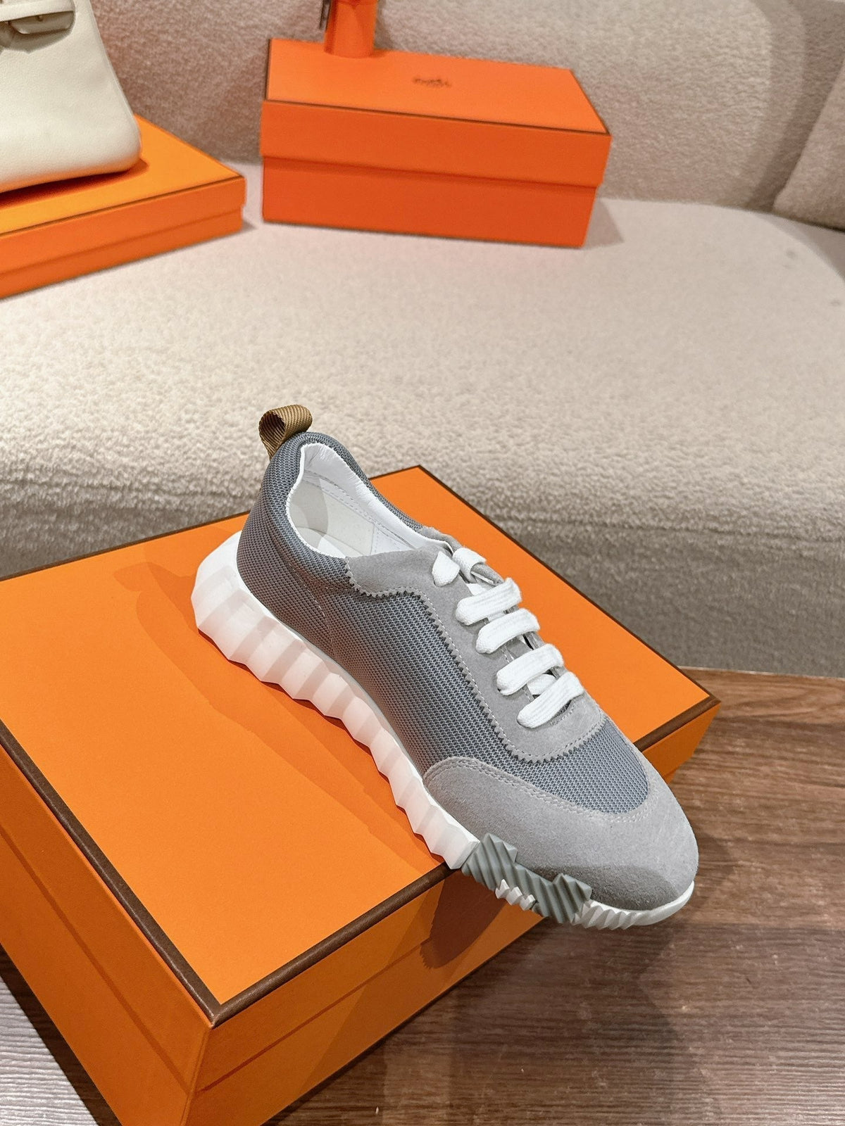 MAINLAND SNEAKER IN ASH GRAY SUEDE AND SHARK GRAY BREATHABLE MESH FABRIC 959350