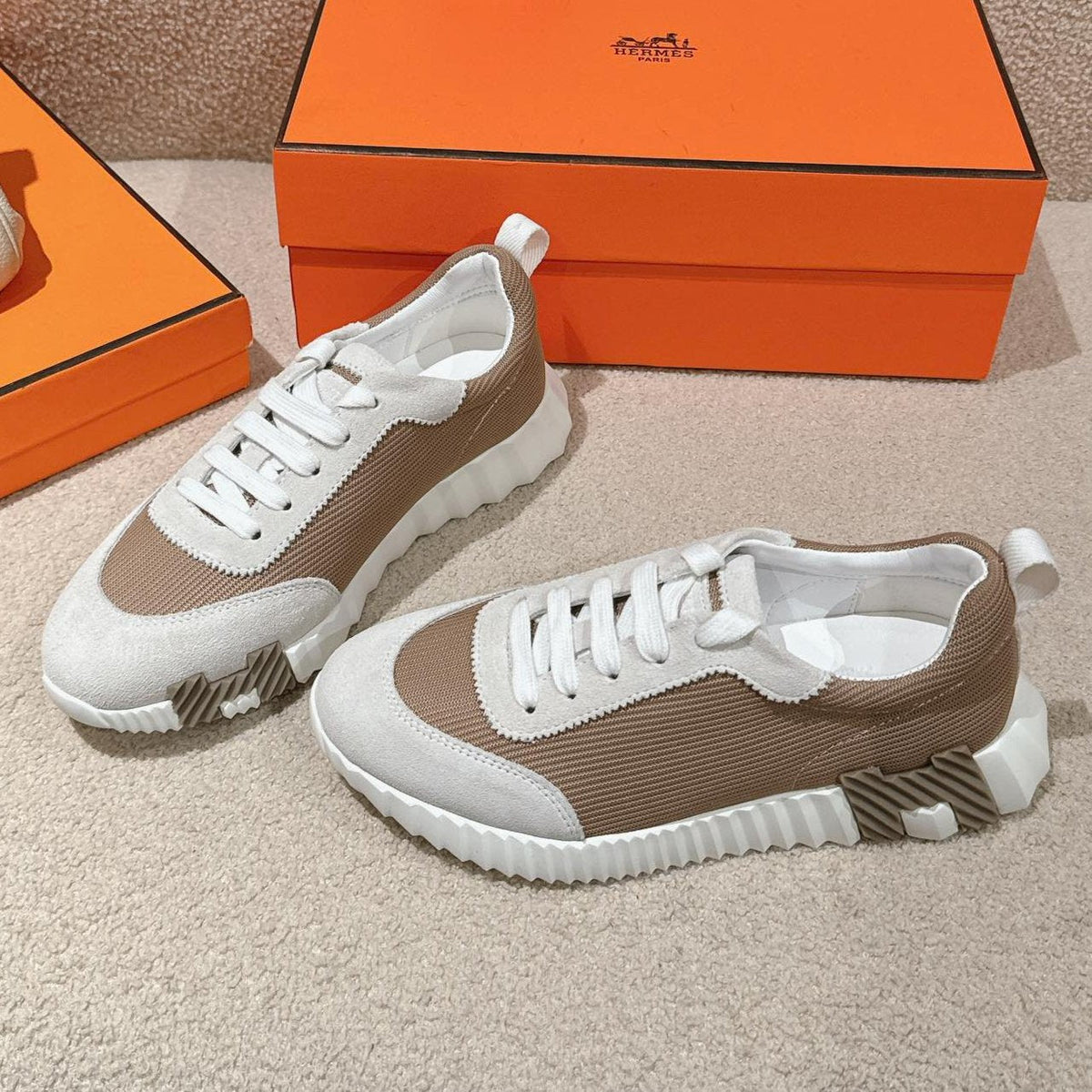 MAINLAND SNEAKER IN PALE GRAY SUEDE AND LIGHT BROWN BREATHABLE MESH FABRIC
