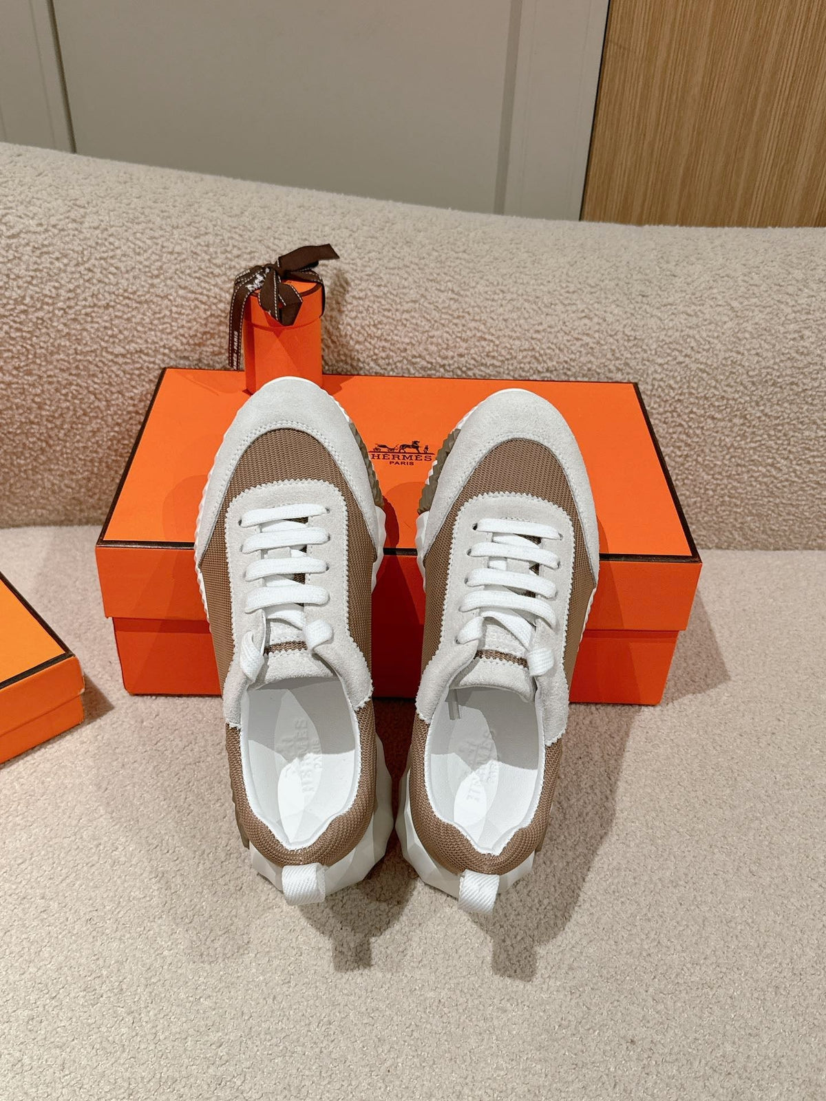 MAINLAND SNEAKER IN PALE GRAY SUEDE AND LIGHT BROWN BREATHABLE MESH FABRIC