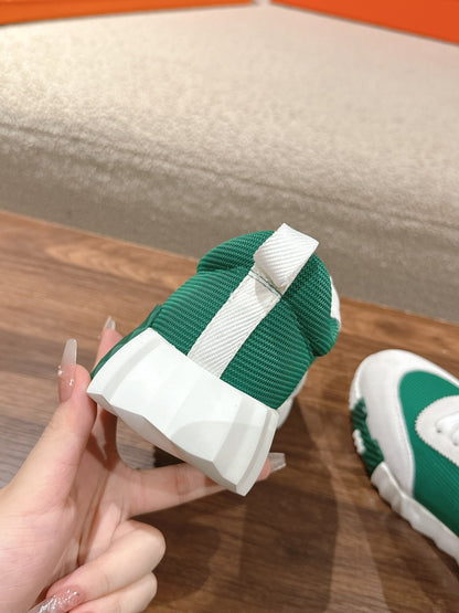 MAINLAND SNEAKER IN PALE GRAY SUEDE AND FOREST GREEN BREATHABLE MESH FABRIC