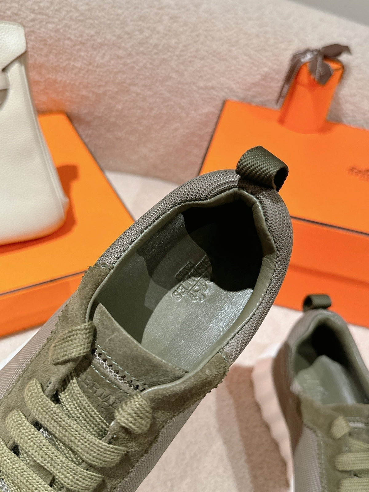 MAINLAND SNEAKER IN ARMY GREEN SUEDE AND BREATHABLE MESH FABRIC