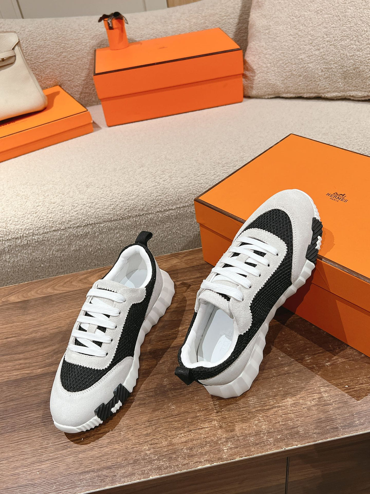 MAINLAND SNEAKER IN PALE GRAY SUEDE AND BLACK BREATHABLE MESH FABRIC