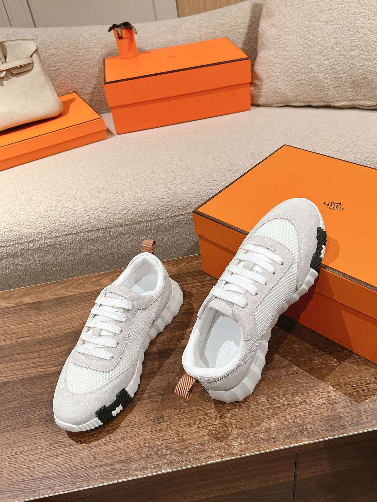 MAINLAND SNEAKER IN PALE GRAY SUEDE AND WHITE BREATHABLE MESH FABRIC