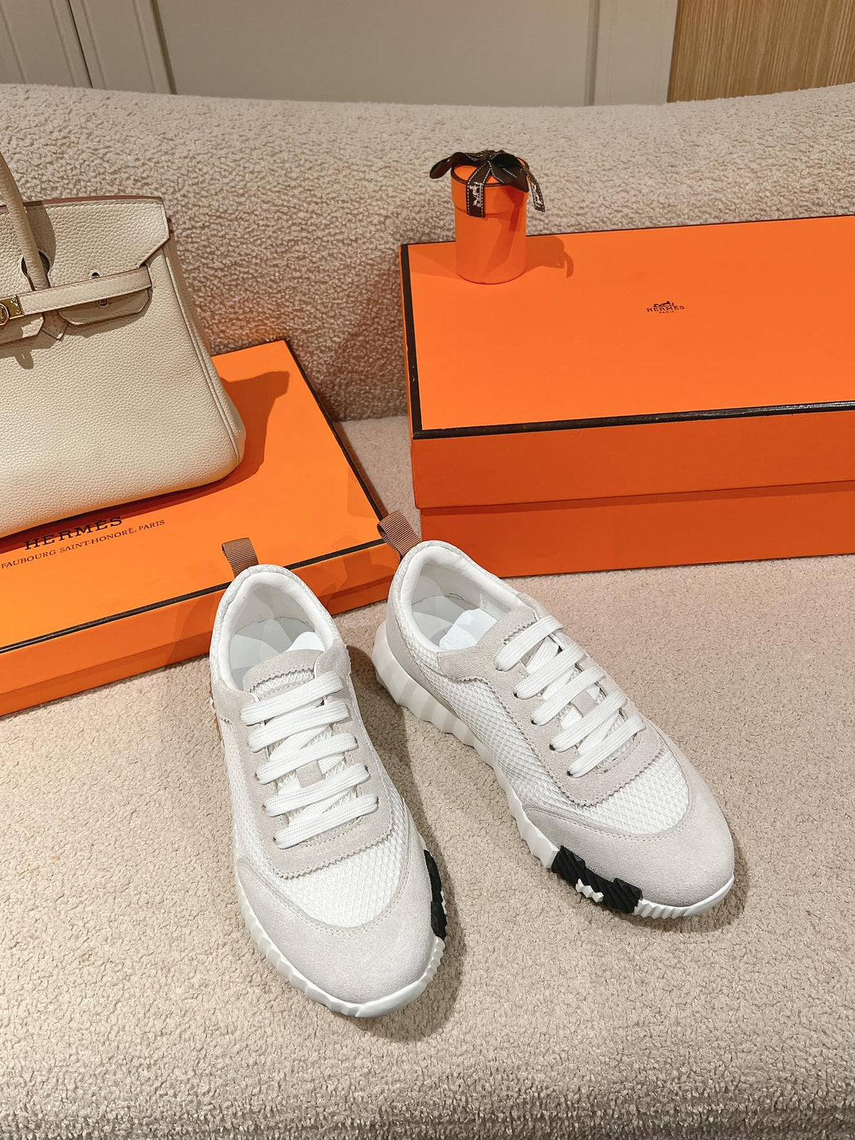 MAINLAND SNEAKER IN PALE GRAY SUEDE AND WHITE BREATHABLE MESH FABRIC