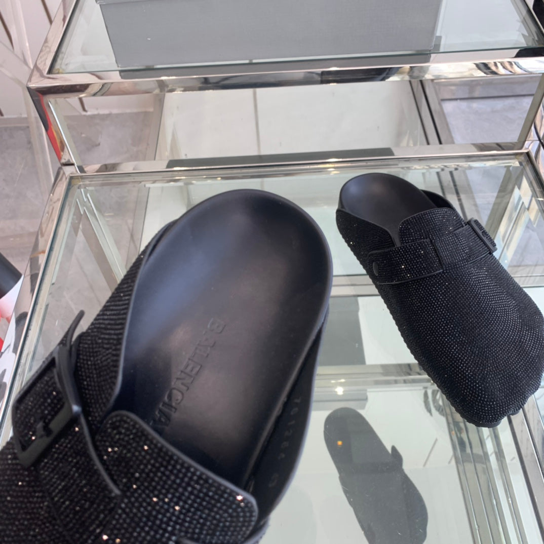 BIRKENSTOCK CLOG ATTACHED RHINESTONES IN BLACK CALFSKIN