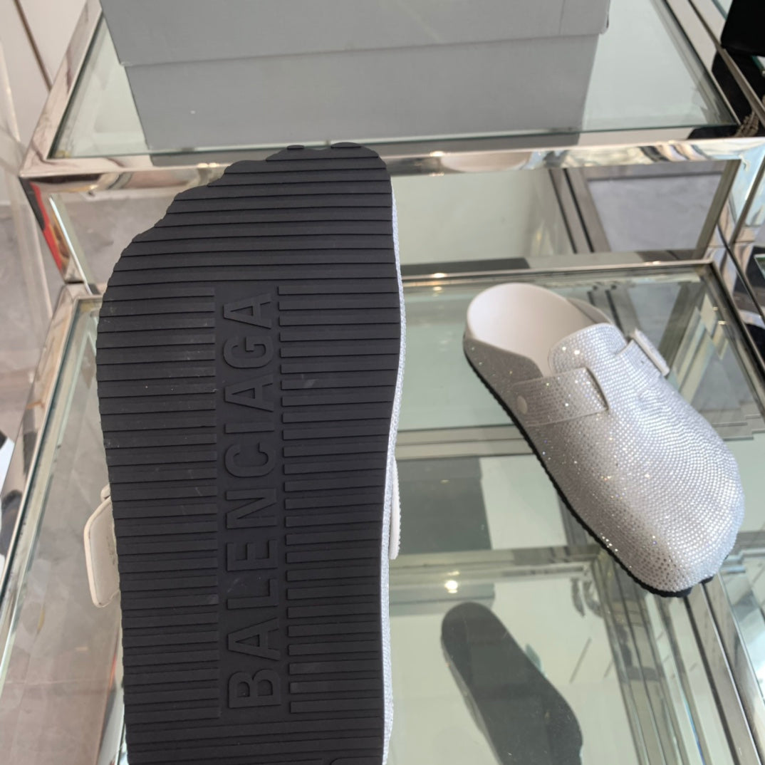 BIRKENSTOCK CLOG ATTACHED RHINESTONES IN WHITE CALFSKIN