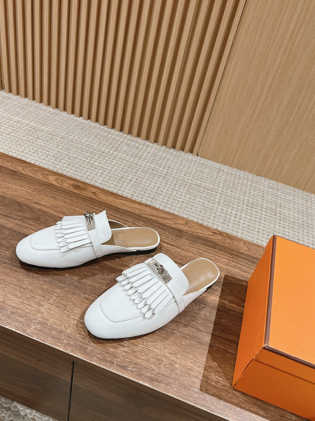 0Z Mule Fringed White