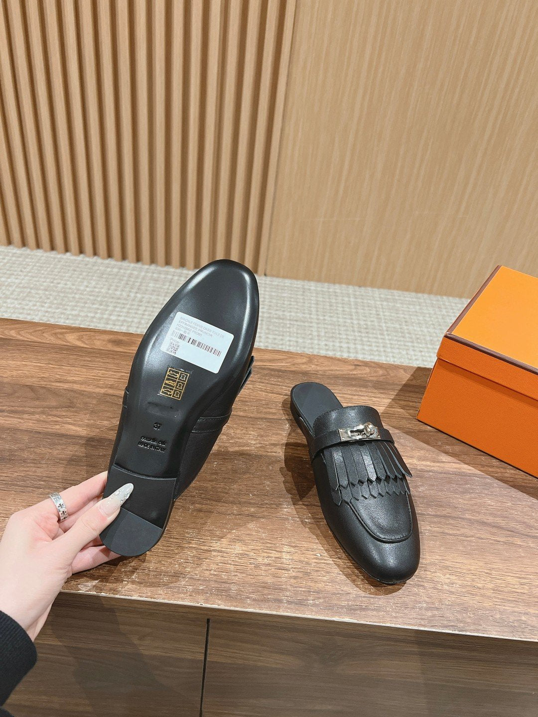 0Z Mule Fringed Black