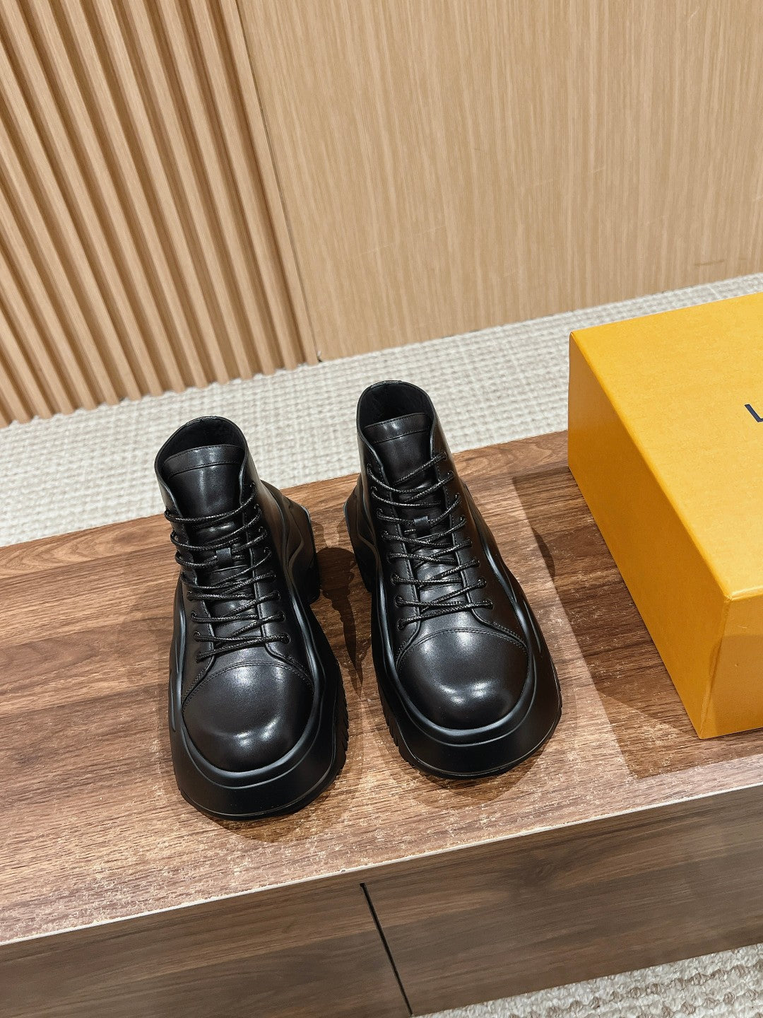 LV WOMEN CHELSEA BOOT IN BLACK MONOGRAM CALFSKIN