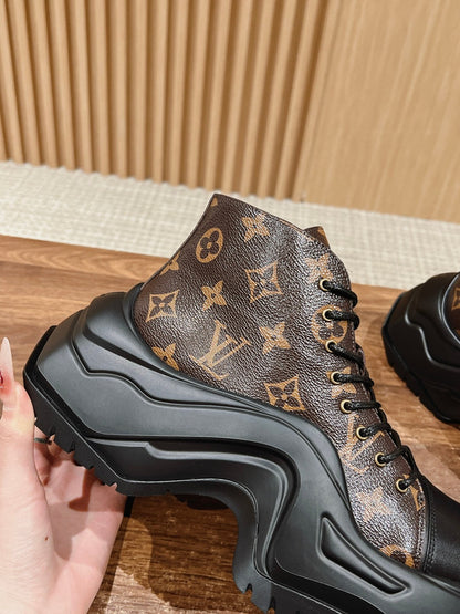LV WOMEN CHELSEA BOOT IN BLACK MIX CHOCOLATE BROWN MONOGRAM CALFSKIN