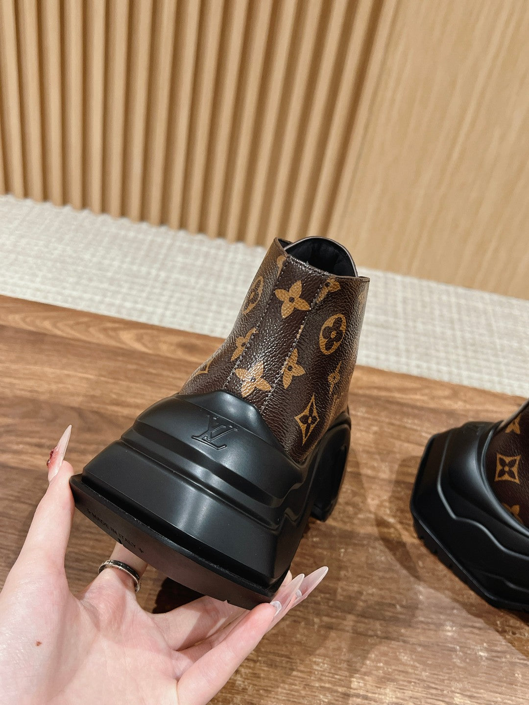 LV WOMEN CHELSEA BOOT IN BLACK MIX CHOCOLATE BROWN MONOGRAM CALFSKIN