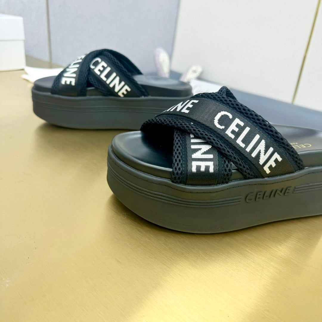BLOCK SLIDE CROSS-STRAP IN BLACK MESH NYLON AND TEXT WITH JACQUARD