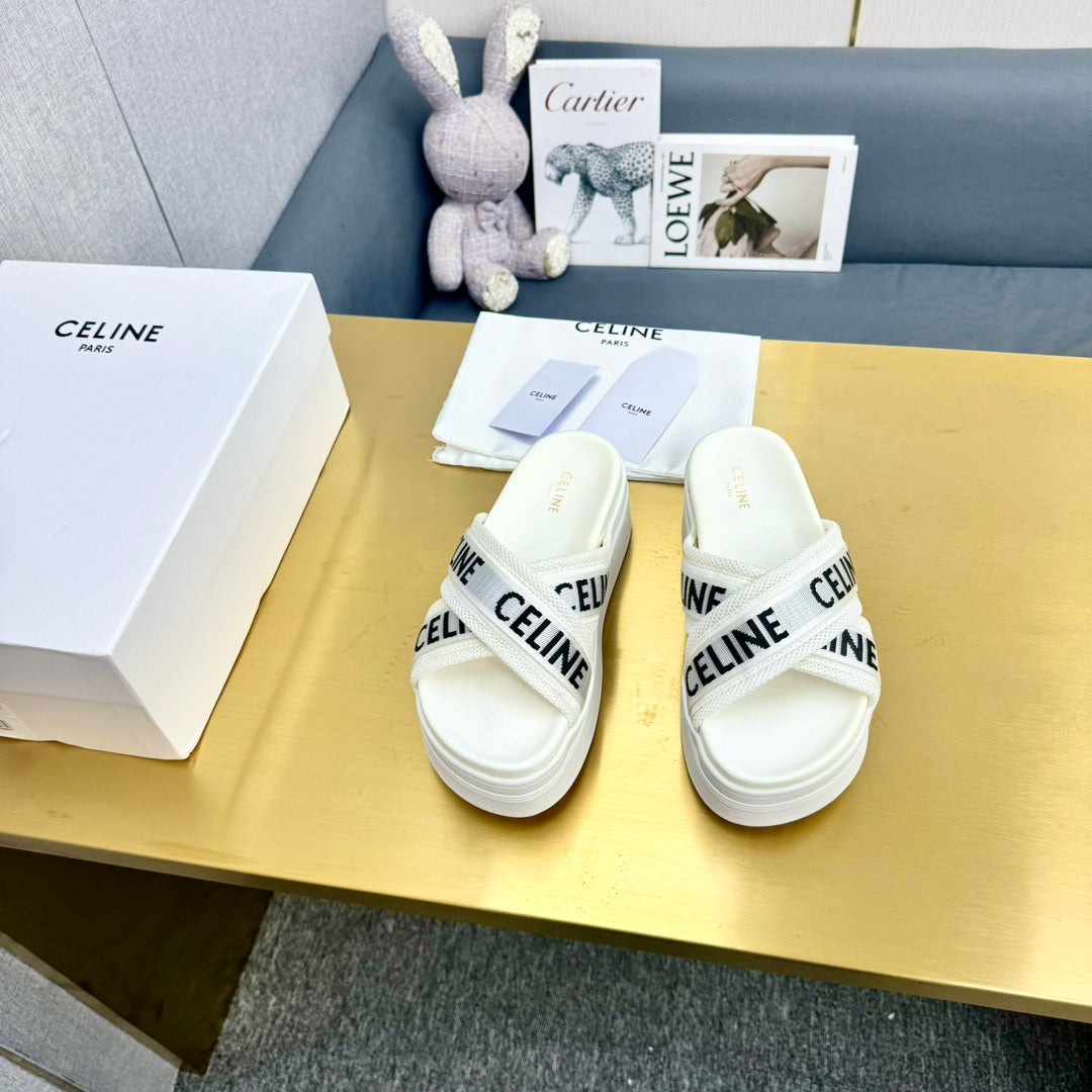 BLOCK SLIDE CROSS-STRAP IN WHITE MESH NYLON AND TEXT WITH JACQUARD