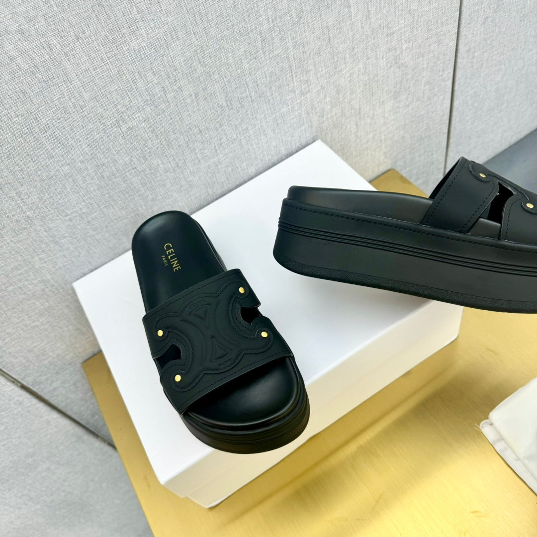BLOCK SLIDES WITH TRIOMPHE IN BLACK SMOOTH CALFSKIN