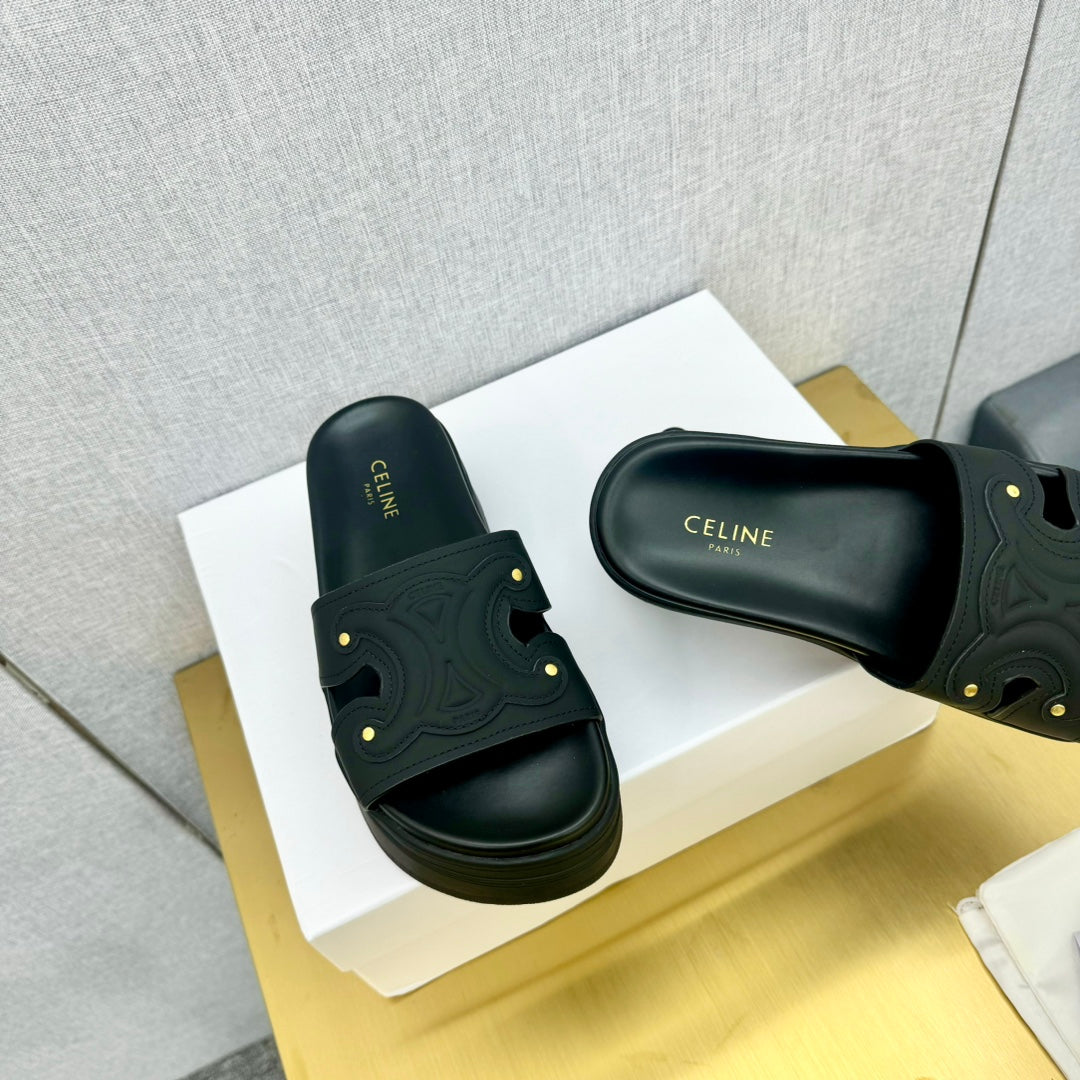 BLOCK SLIDES WITH TRIOMPHE IN BLACK SMOOTH CALFSKIN