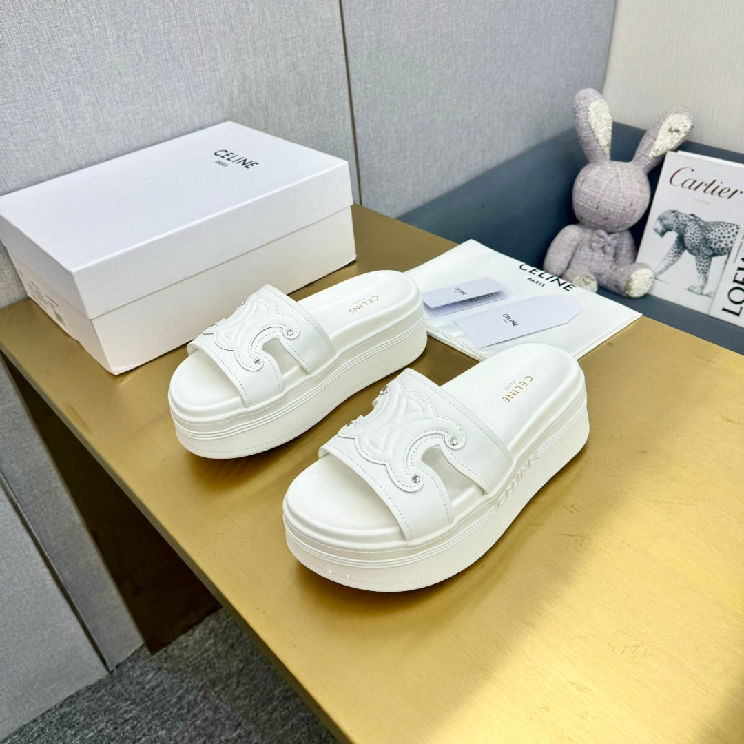 BLOCK SLIDES WITH TRIOMPHE IN WHITE SMOOTH CALFSKIN