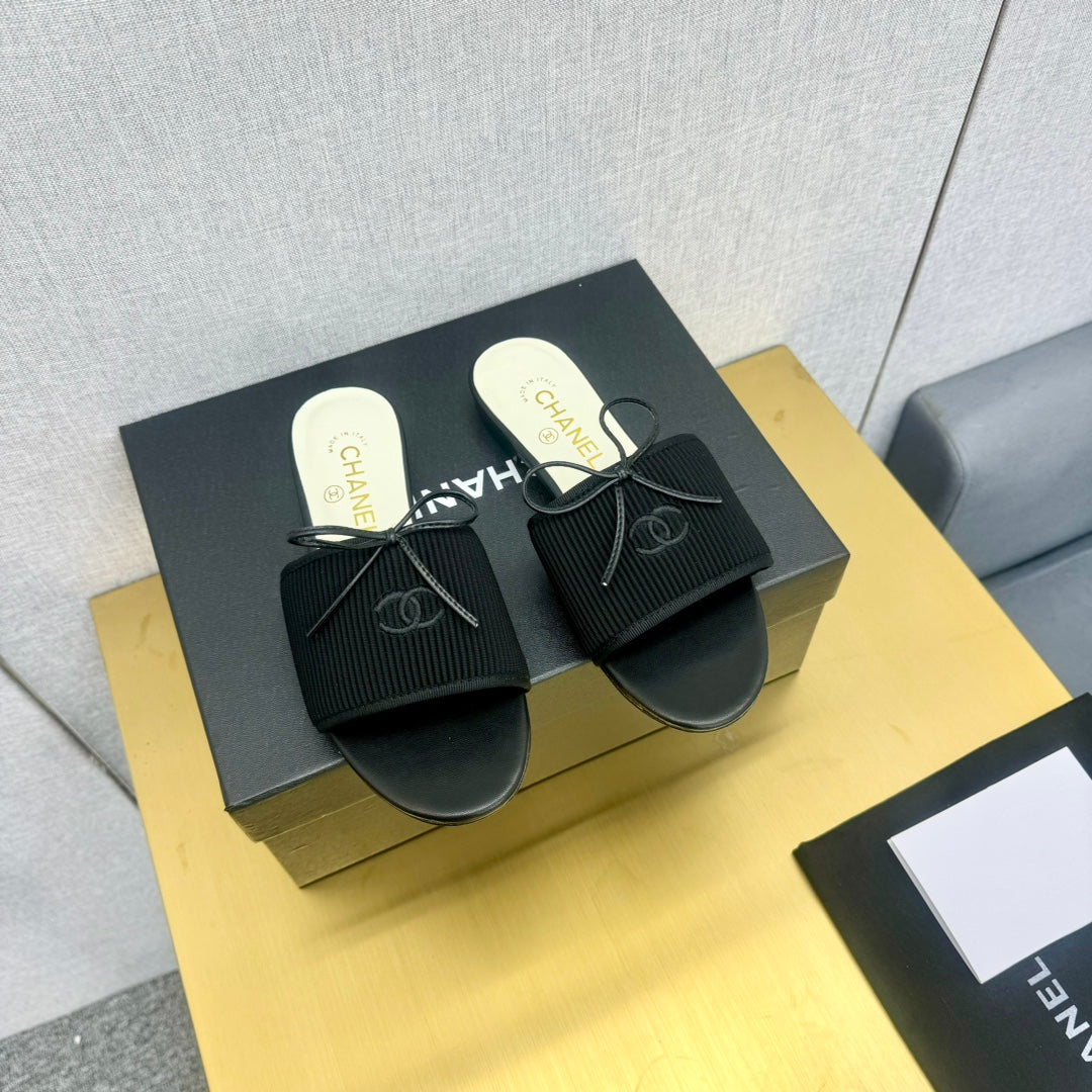 BOW SLIPPERS IN BLACK LAMBSKIN