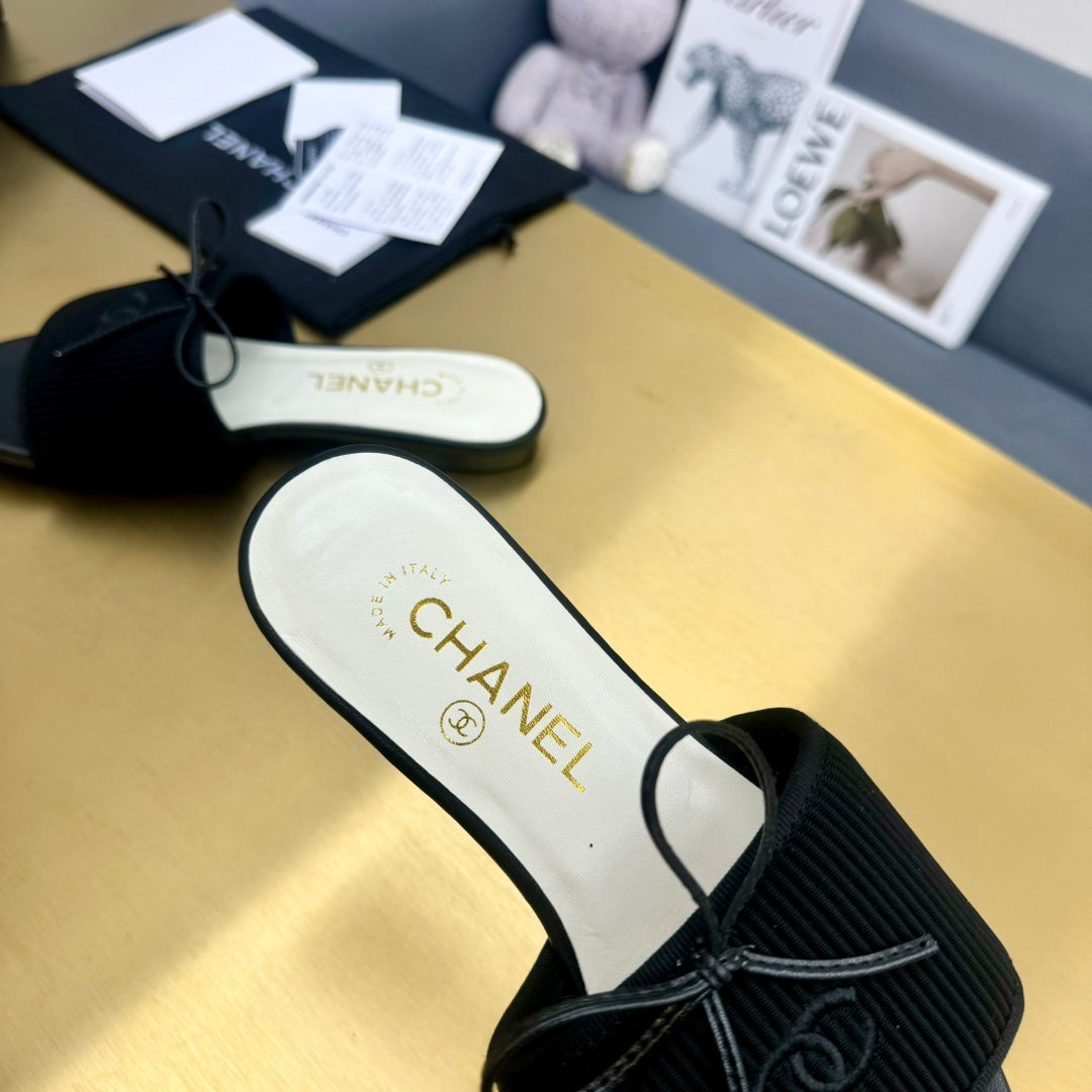 BOW SLIPPERS IN BLACK LAMBSKIN