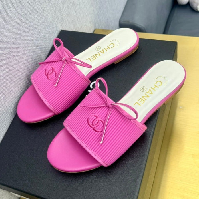 BOW SLIPPERS IN BRIGHT PINK LAMBSKIN